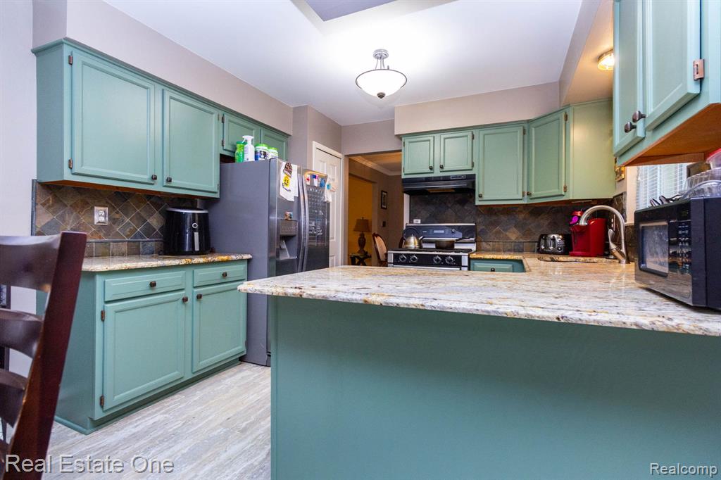 6011 Walker Drive, Troy, MI 48085 — Photo 16
