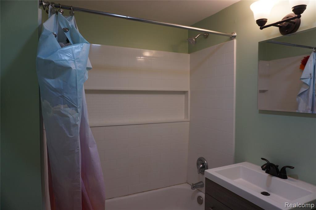 217 W Dewey Street, Flint, MI 48505 — Photo 32