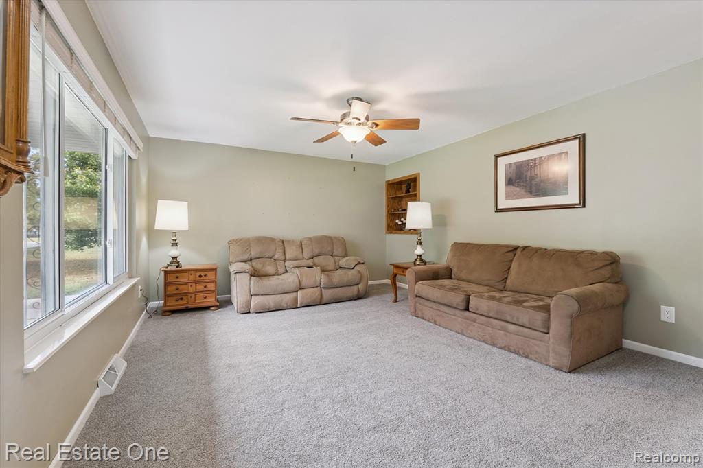2436 Woodlawn Street, Wolverine Lake, MI 48390 — Photo 4