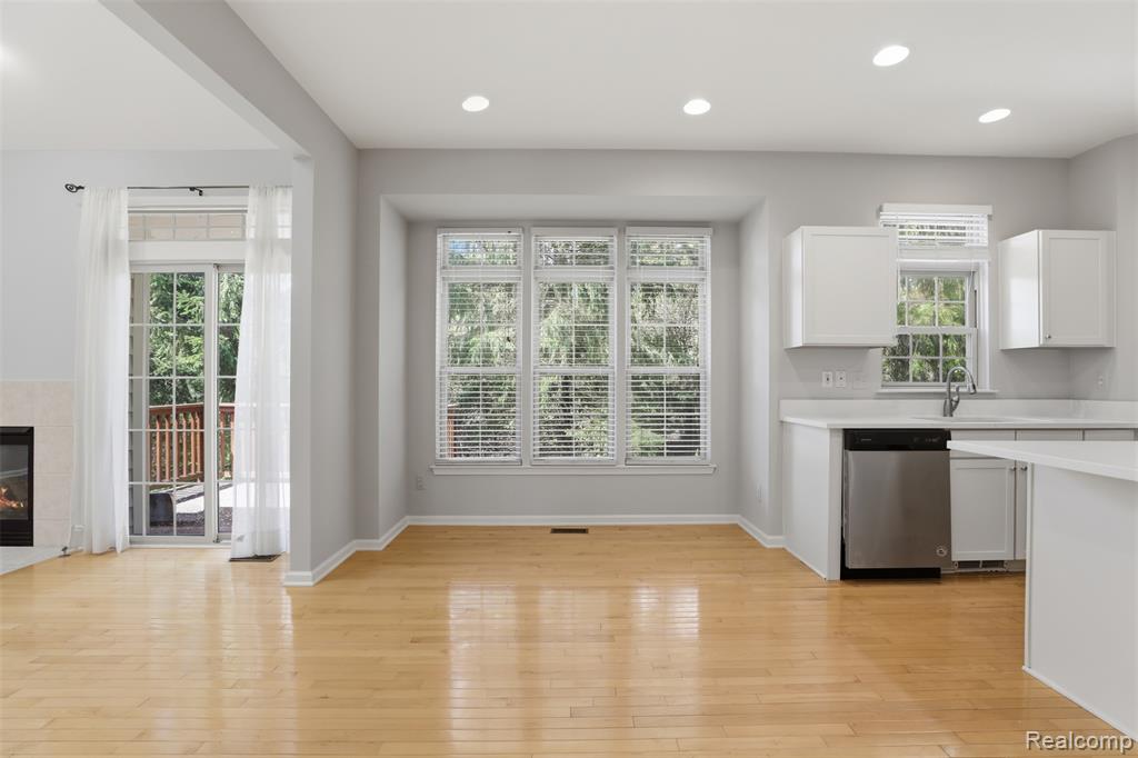 4368 Gateway Circle, West Bloomfield, MI — Photo 13