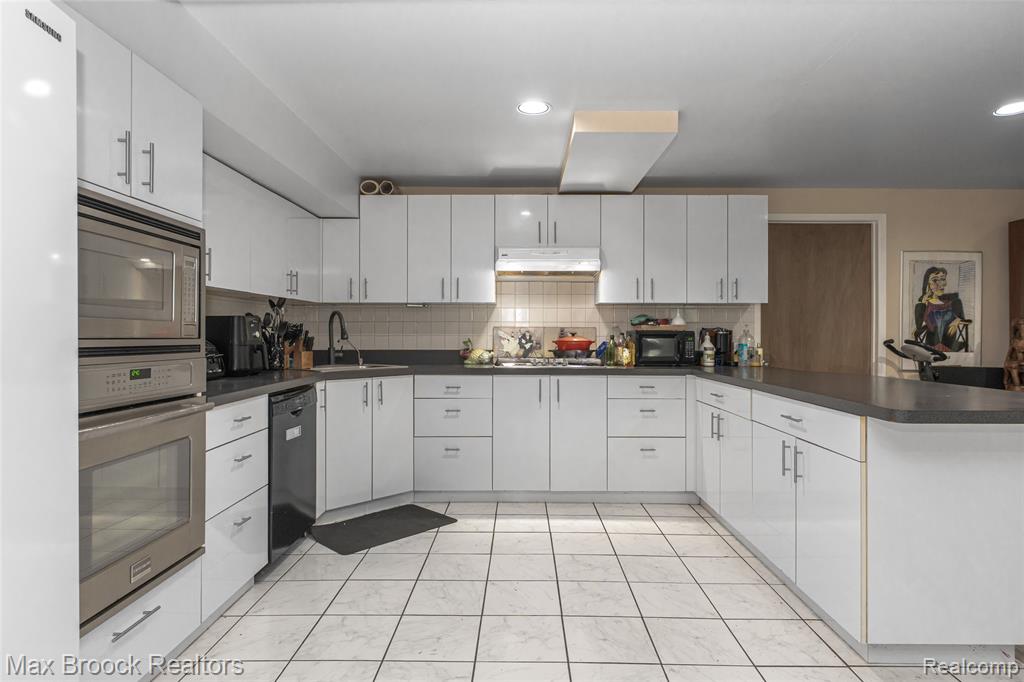 5199 Shenandoah Court, West Bloomfield, MI 48323 — Photo 62