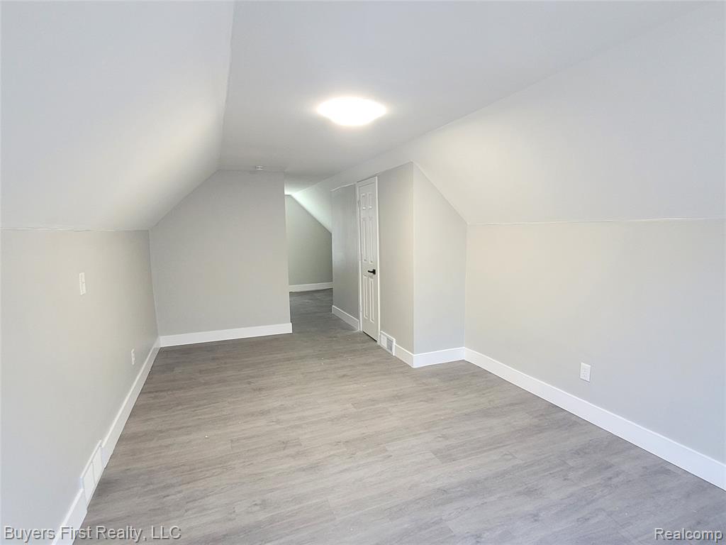 8710 Albany Street, Oak Park, MI 48237 — Photo 16
