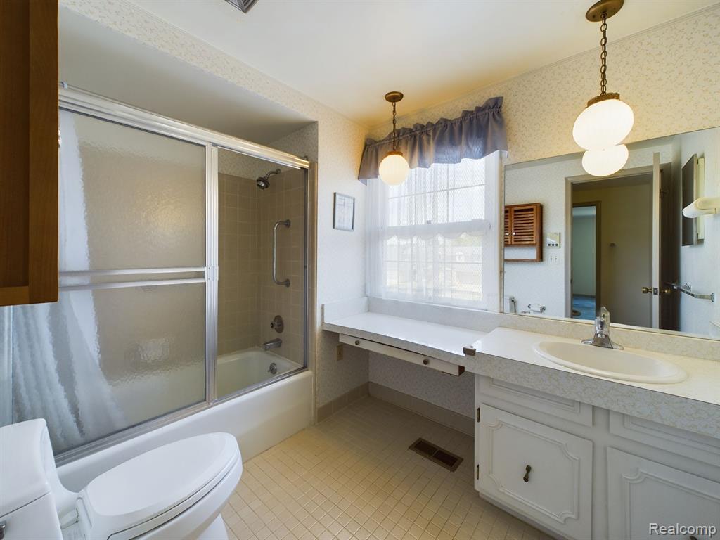 440 Lockmoor Court, Grand Blanc, MI 48439 — Photo 18