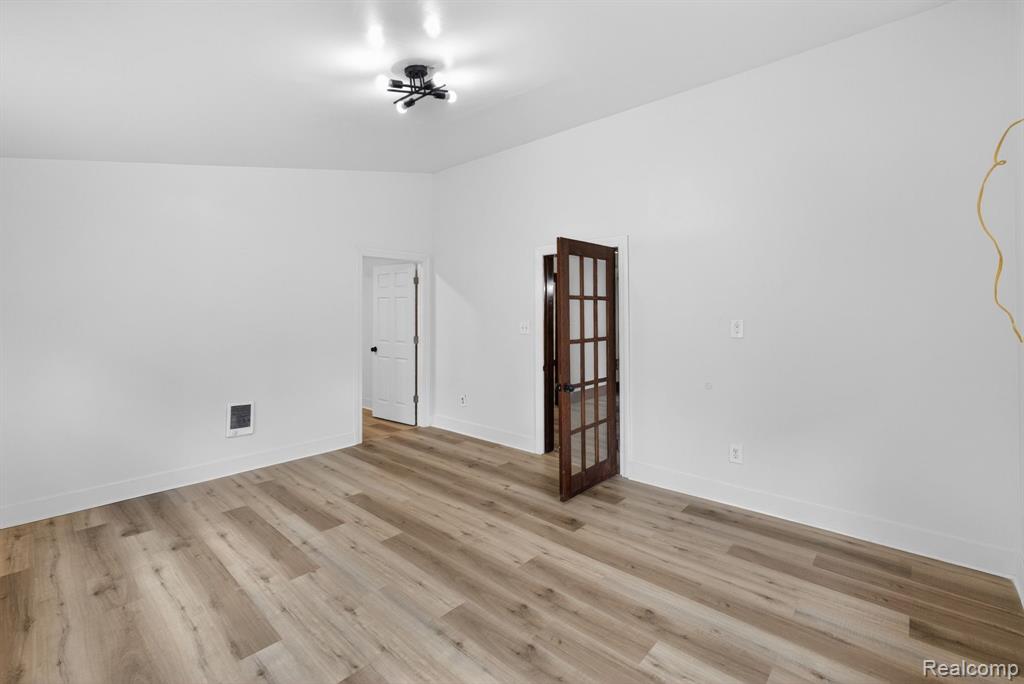 810 E 8th Street, Flint, MI 48503 — Photo 17