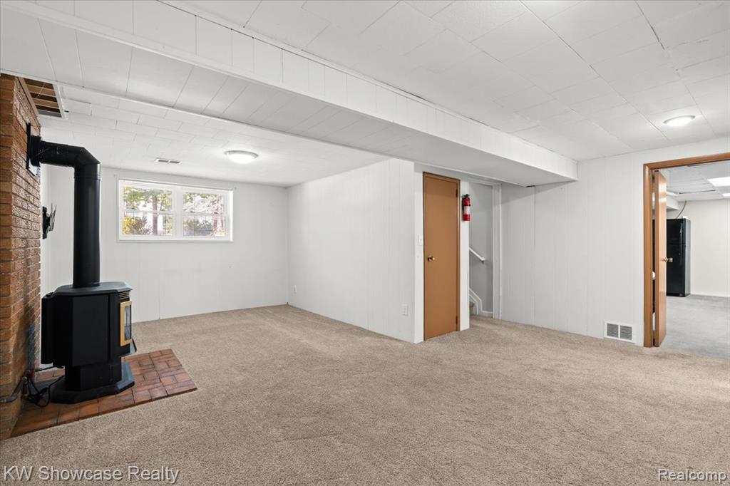 2370 Roselawn Street, Wolverine Lake, MI 48390 — Photo 14