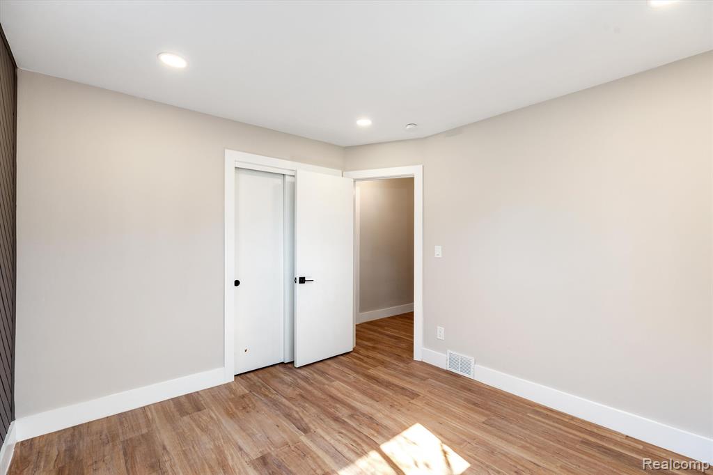 8134 LOCHDALE Street, Dearborn Heights, MI 48127 — Photo 13