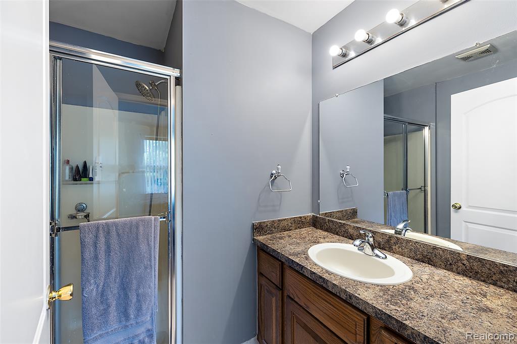 19208 W 11 Mile Road, Lathrup Village, MI 48076 — Photo 43