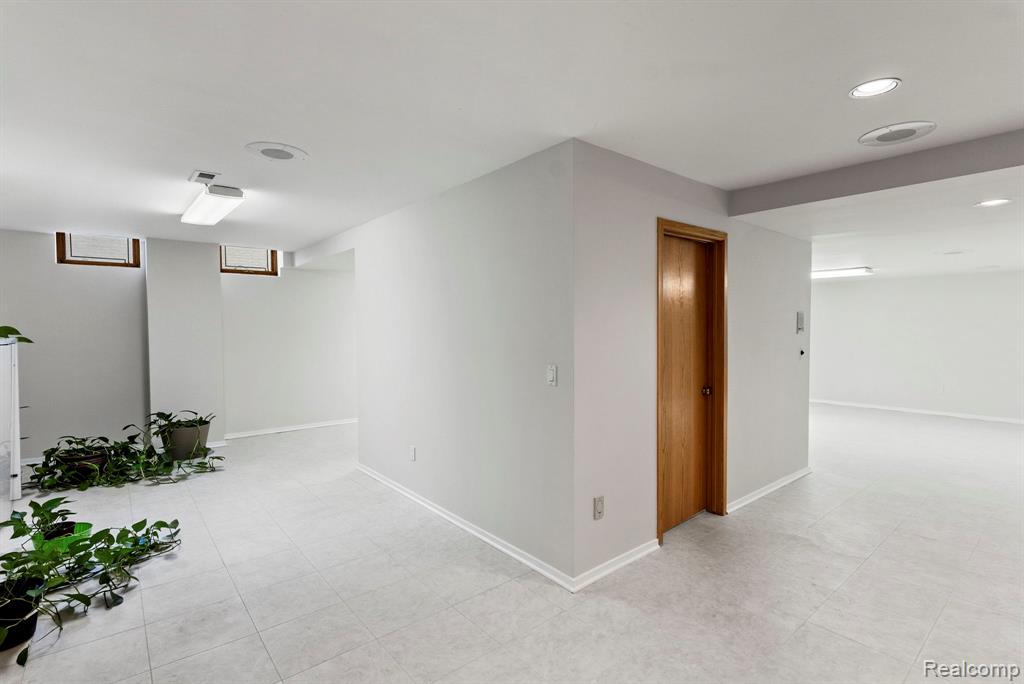 5322 Pond Bluff Drive, West Bloomfield, MI 48323 — Photo 42