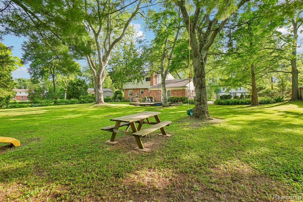 2675 Douglas Drive, Bloomfield Hills, MI 48304 — Photo 44