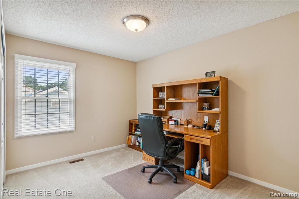 41694 KENILWORTH Lane, Novi, MI 48377 — Photo 17