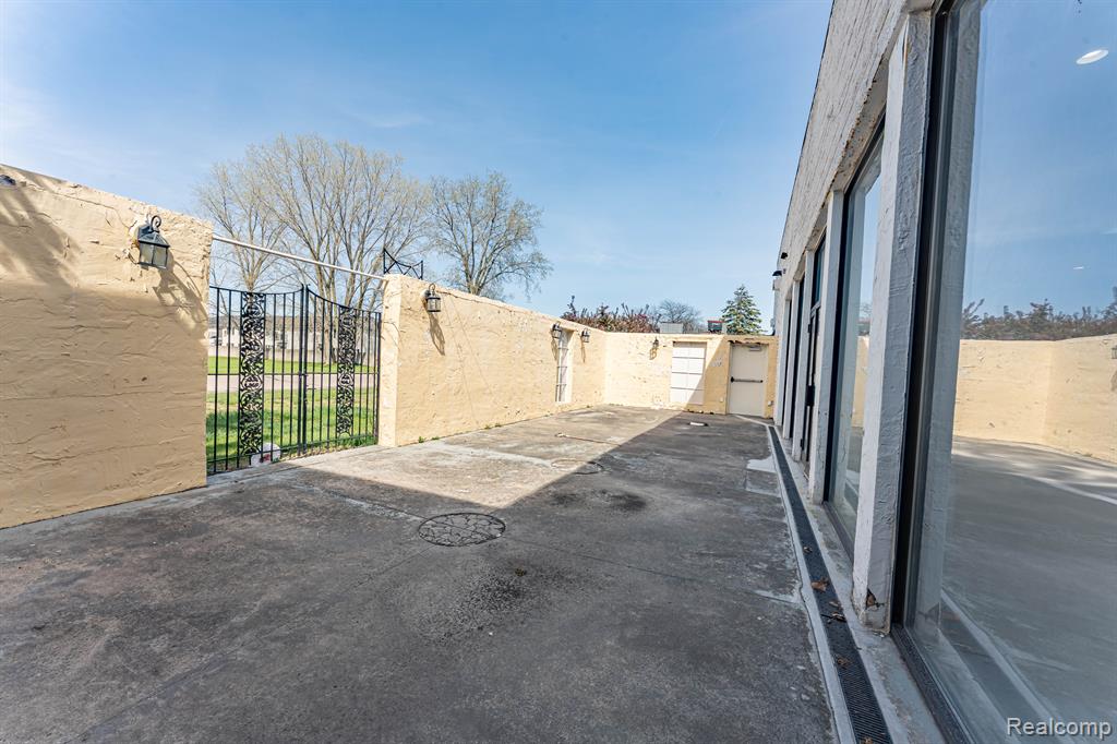 43734 Schoenherr, Sterling Heights, MI 48313 — Photo 23