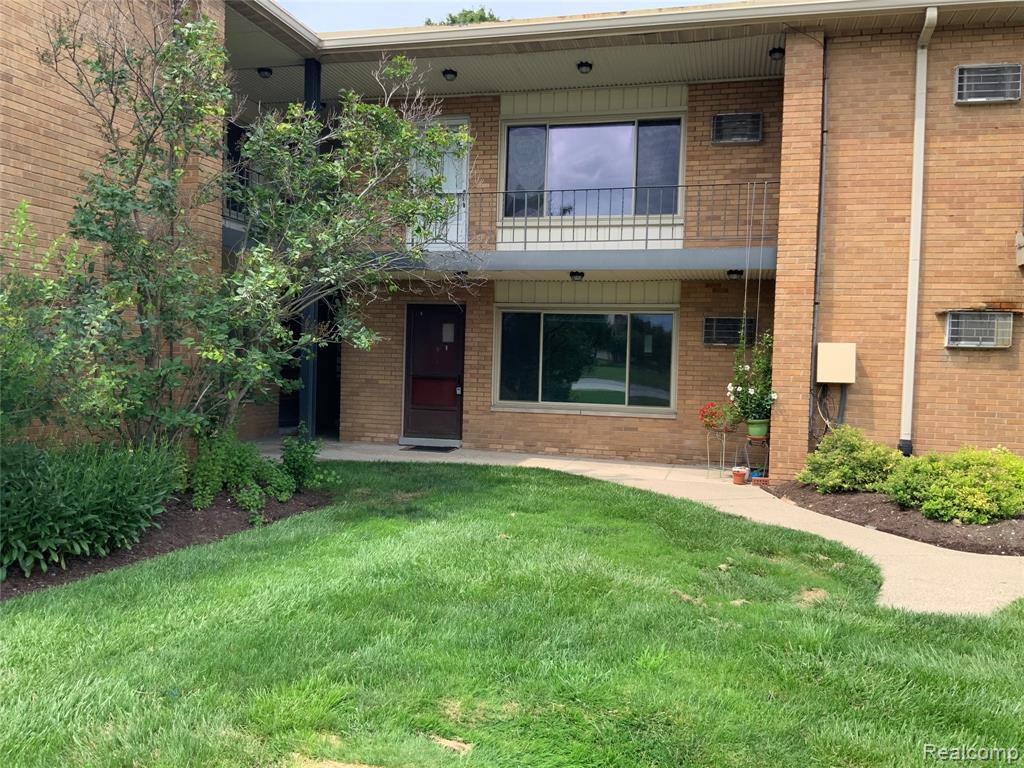 2859 E Maple Road, Birmingham, MI 48009