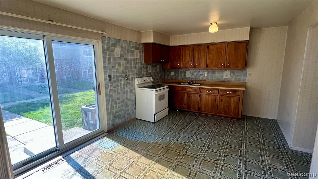 29168 MANCHESTER Street, Westland, MI — Photo 5