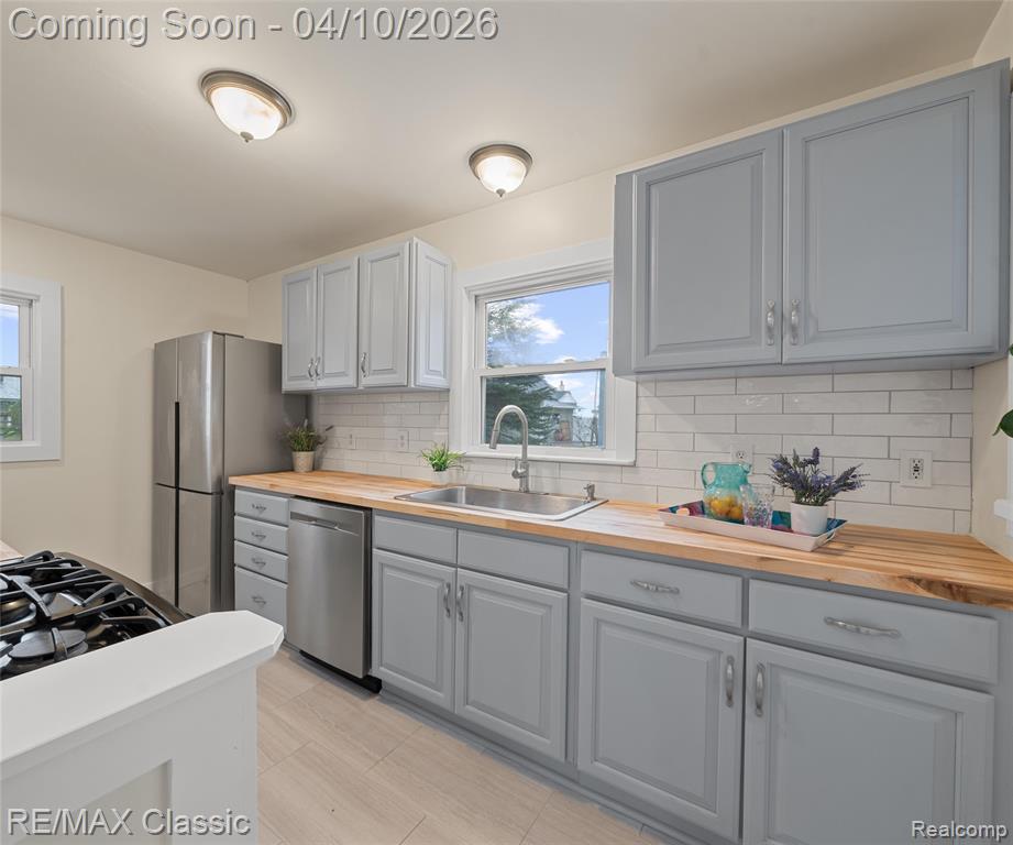 9083 Pittsfield Street, Commerce Twp, MI 48382 — Photo 14