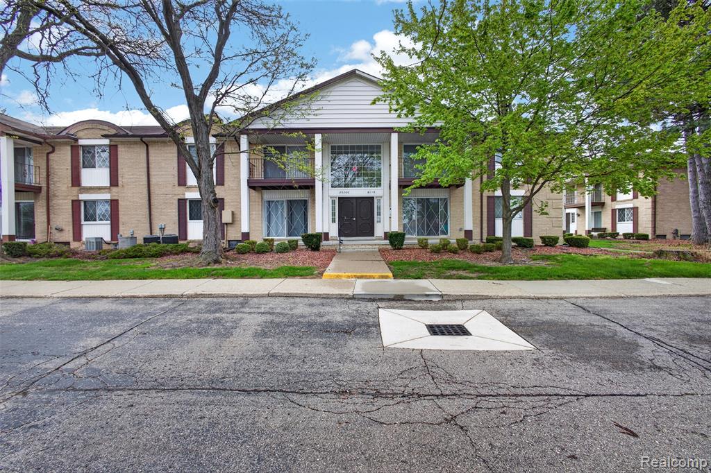 29200 Gloede Drive, Warren, MI 48088