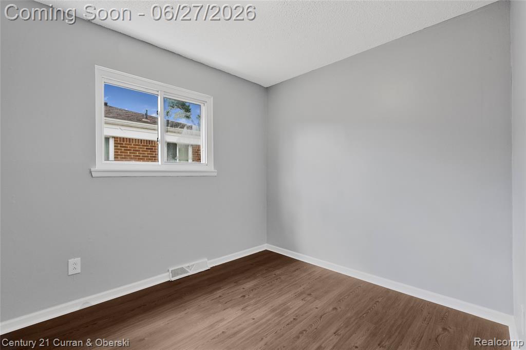 6042 Highview Street, Dearborn Heights, MI 48127 — Photo 17