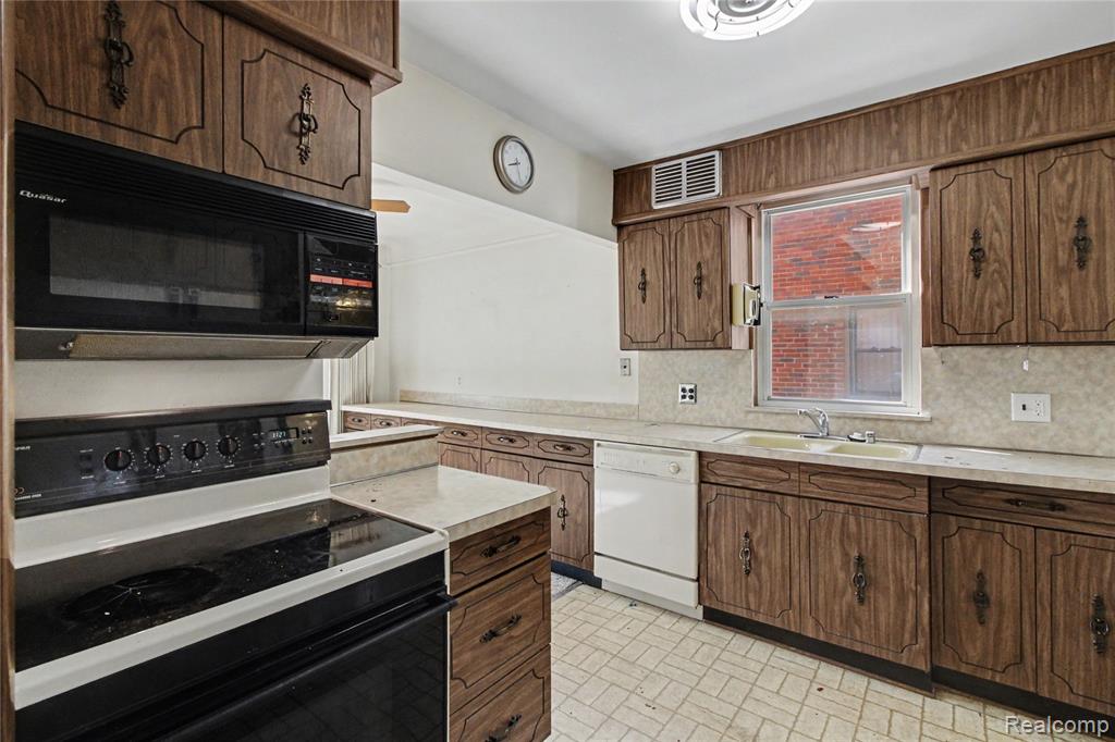 8103 Virgil Street, Dearborn Heights, MI 48127 — Photo 10