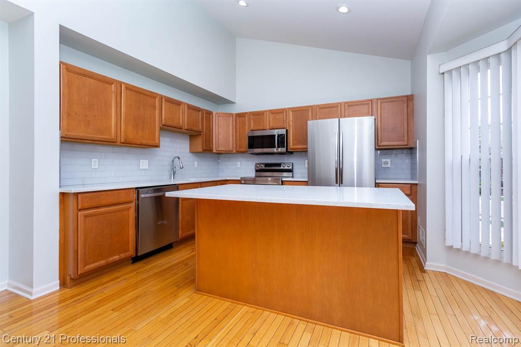 798 SANDALWOOD Drive, Troy, MI 48085 — Photo 14