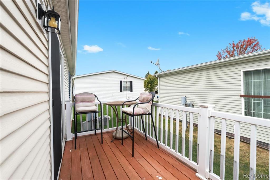11092 Indianwood Court, South Lyon, MI 48178 — Photo 17