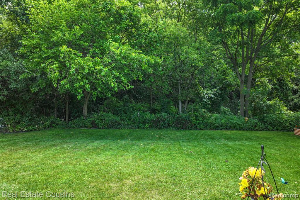 8419 Belle Bluff Drive, Grand Blanc, MI 48439 — Photo 30