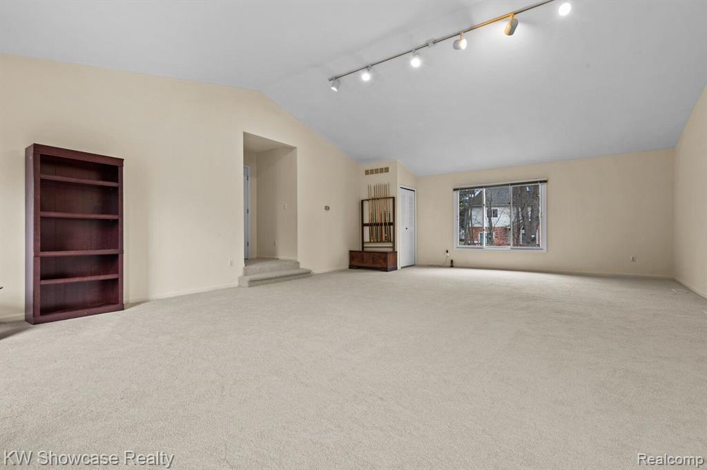 5294 BRIDGE Trail E, Commerce Twp, MI 48382 — Photo 25