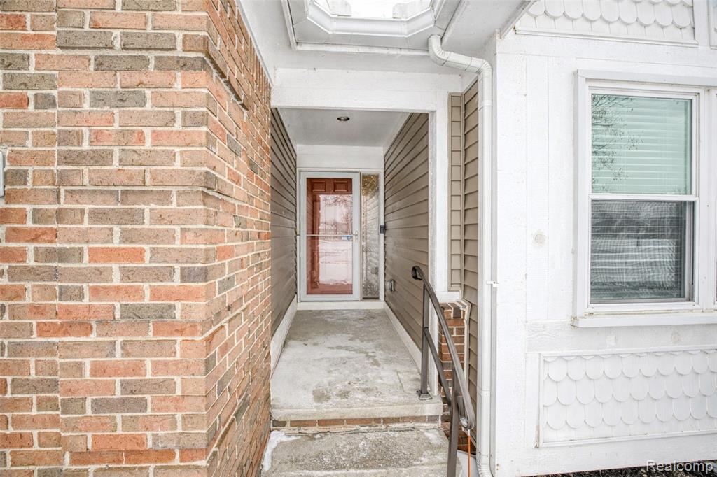 10237 Swan Lake Circle, Ypsilanti, MI 48197 — Photo 8