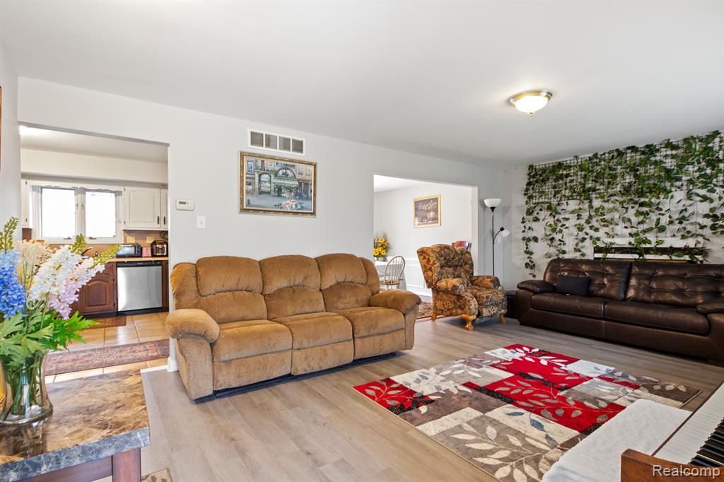 8765 JOANN Drive, Newport, MI 48166 — Photo 3