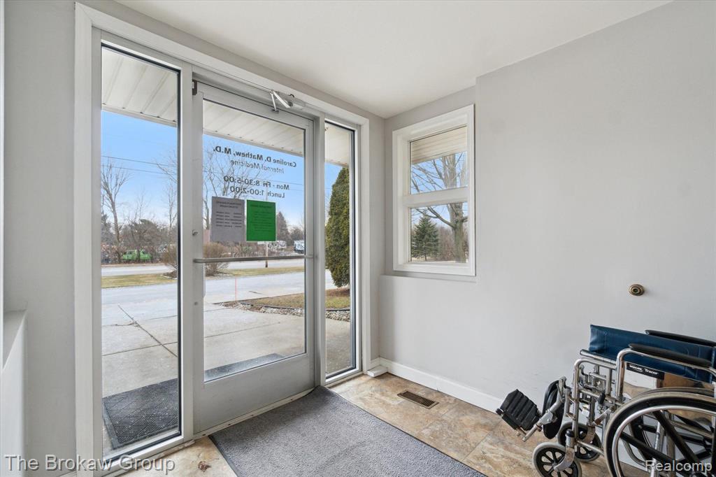 4212 LENNON Road, Flint, MI 48507 — Photo 16