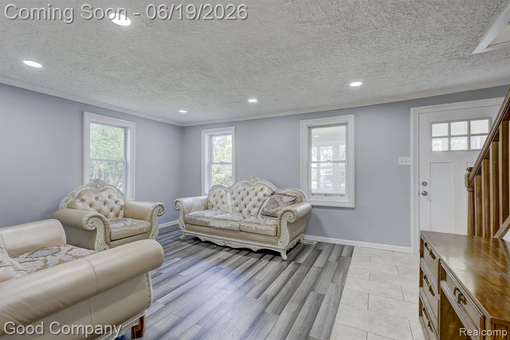 335 W Lincoln Avenue, Madison Heights, MI 48071 — Photo 7