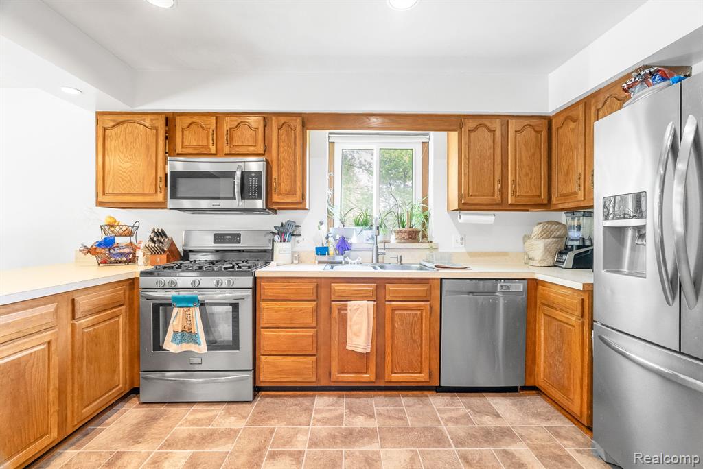 3176 Yorkshire Drive, Port Huron, MI 48060 — Photo 17