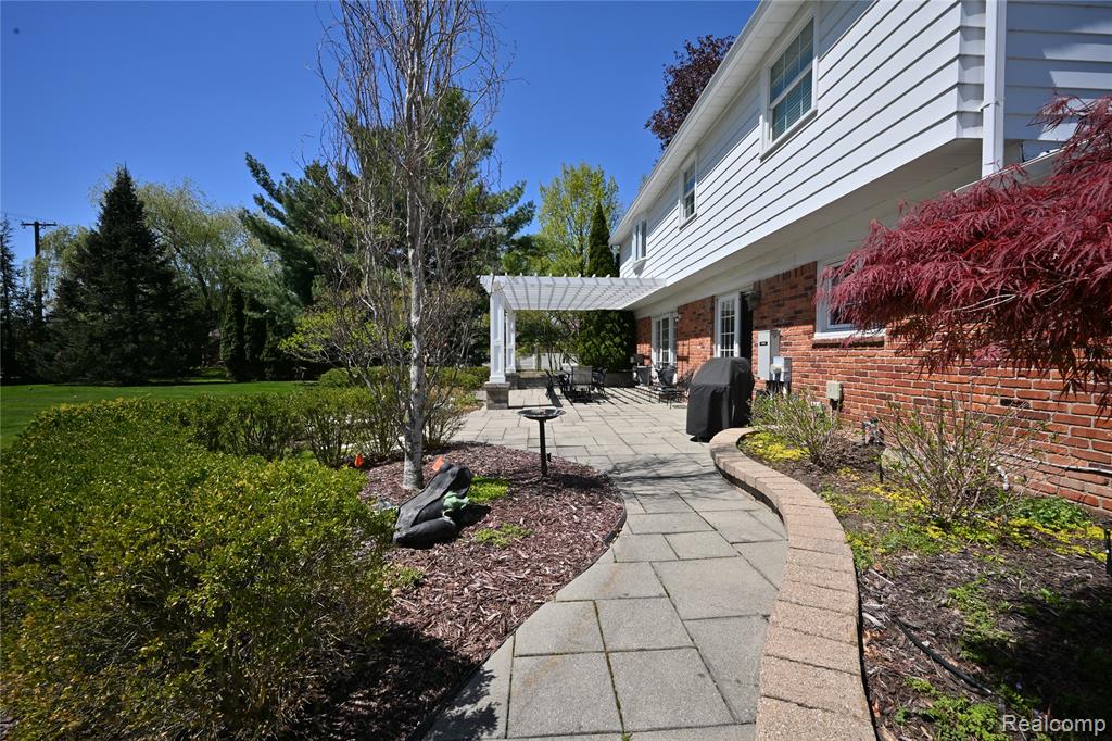 4655 Walnut Lake Road, Bloomfield Hills, MI 48301 — Photo 35