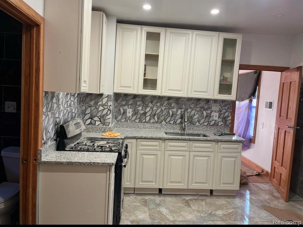17333 Fenelon Street, Hamtramck, MI 48212 — Photo 5