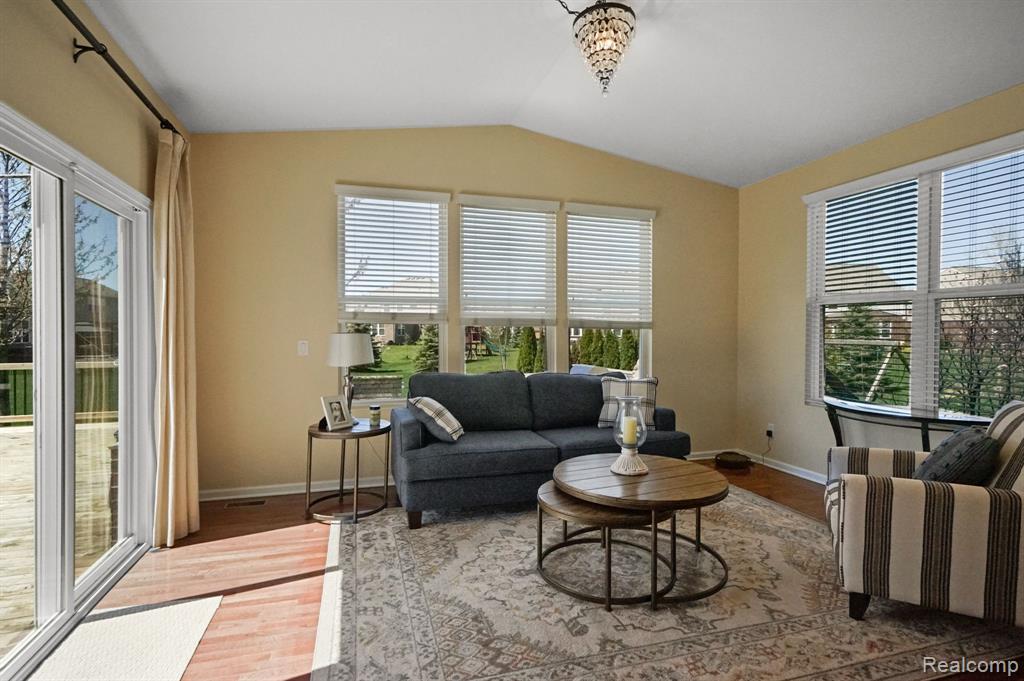 49621 BLOOMSBURY Lane, Macomb, MI 48044 — Photo 9