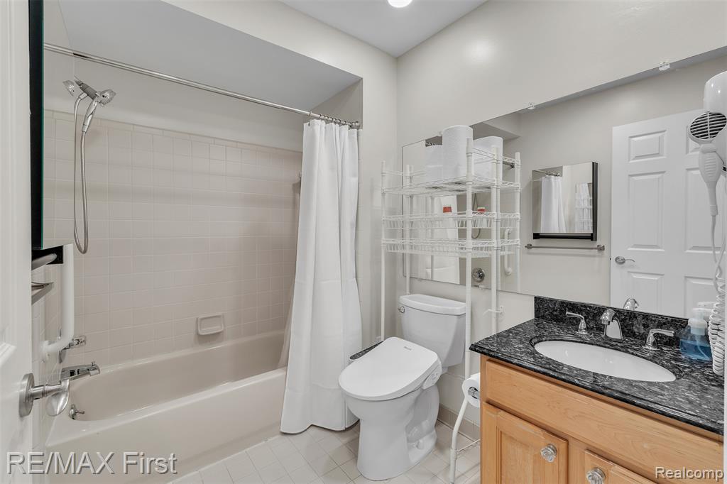 47179 Southern Cross Drive, Macomb, MI 48044 — Photo 13
