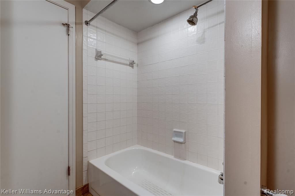 37132 Brentwood Circle, Farmington Hills, MI 48331 — Photo 21