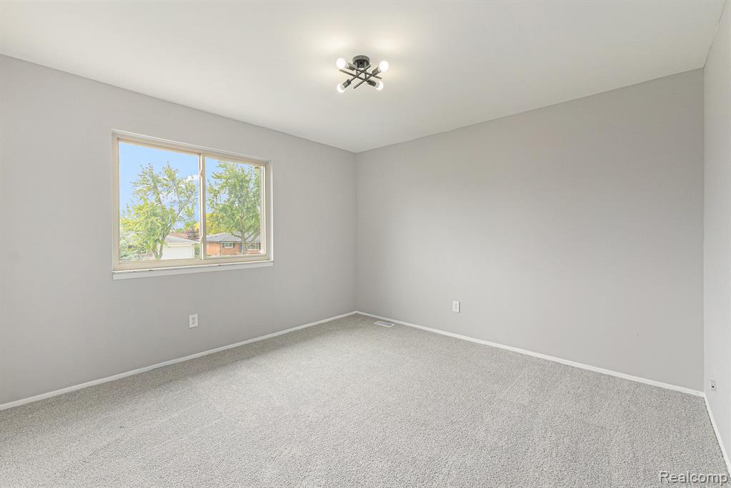 4325 Fox Hill Drive, Sterling Heights, MI 48310 — Photo 15