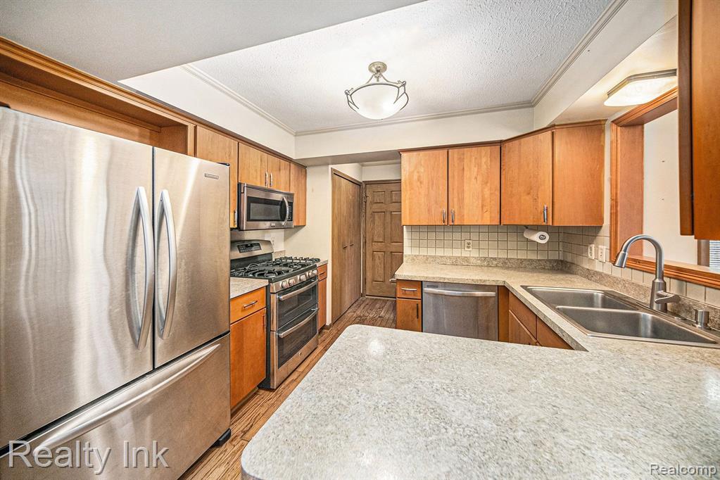46585 MABEN Road, Canton, MI 48187 — Photo 5