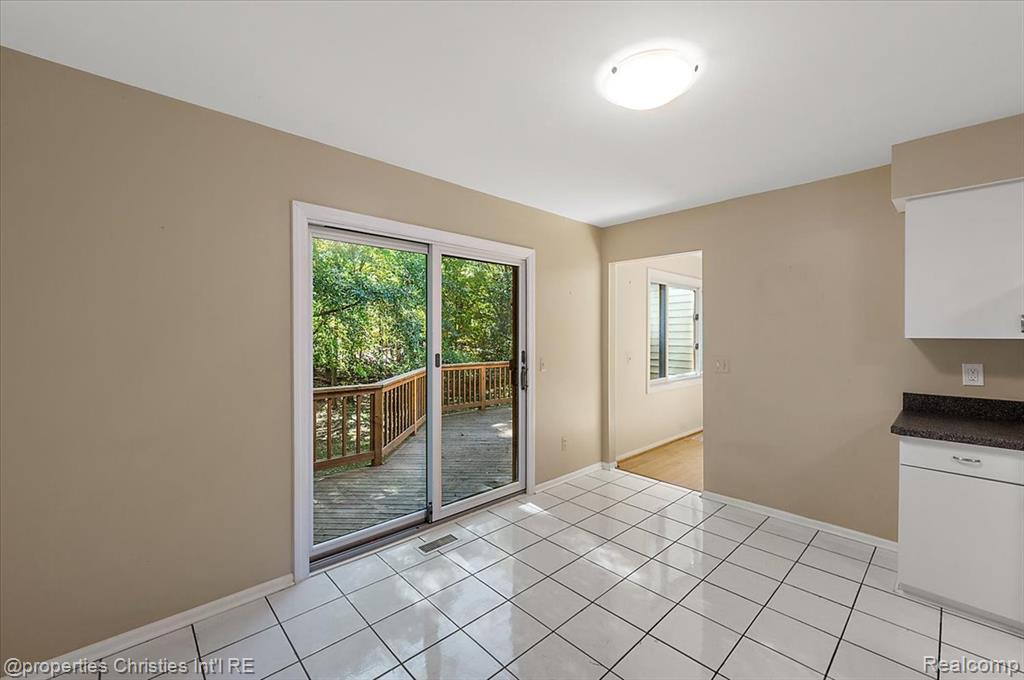 6835 High Ridge Road, West Bloomfield, MI 48324 — Photo 36