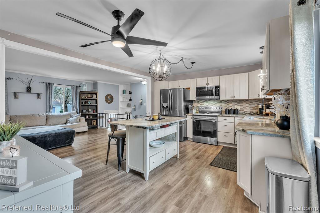 8680 WAR BONNET Drive, Commerce Twp, MI 48382 — Photo 15