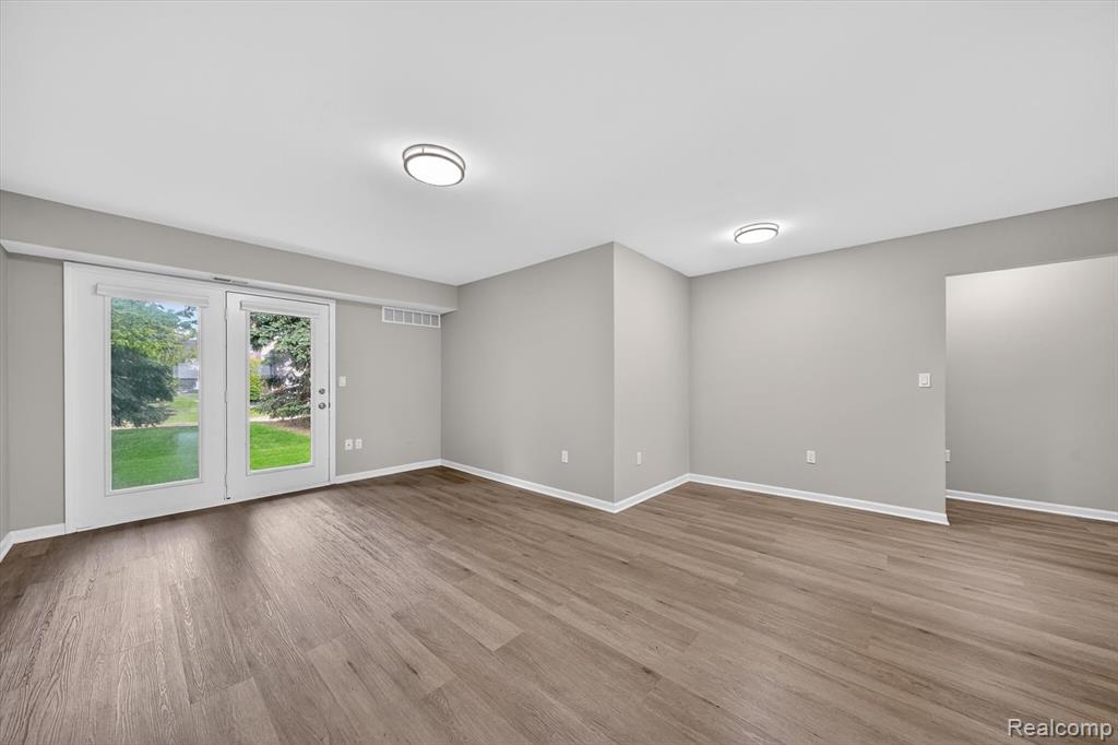 44393 Sunnyside Drive, 38, Sterling Heights, MI 48313 — Photo 13