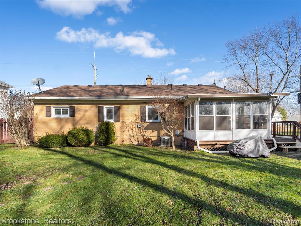 52421 WASHINGTON Street, New Baltimore, MI 48047 — Photo 22
