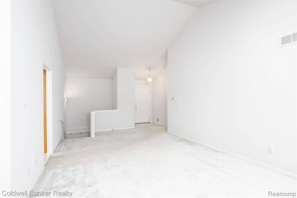 2110 Pleasant Drive, 46, Commerce Twp, MI 48390 — Photo 10