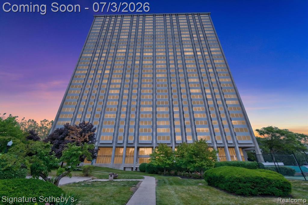 1300 E Lafayette Street, 912, Detroit, MI 48207