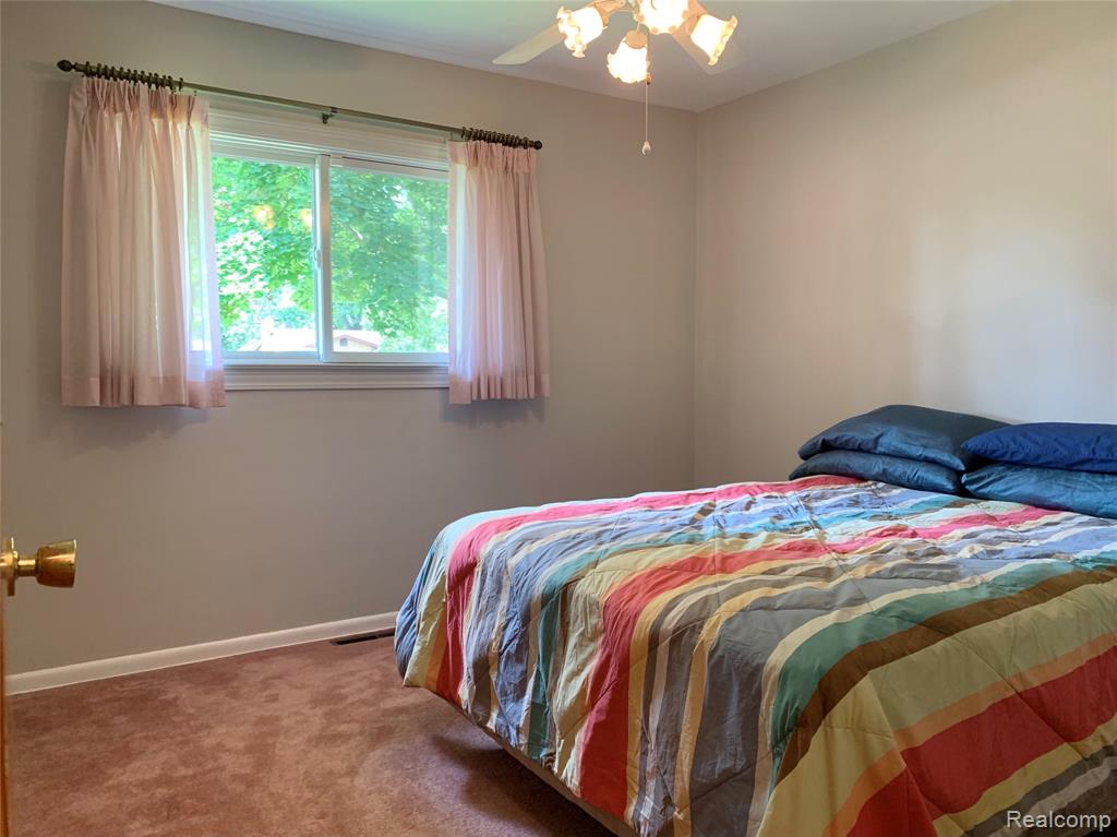 4425 Old Colony Drive, Flint, MI 48507 — Photo 11