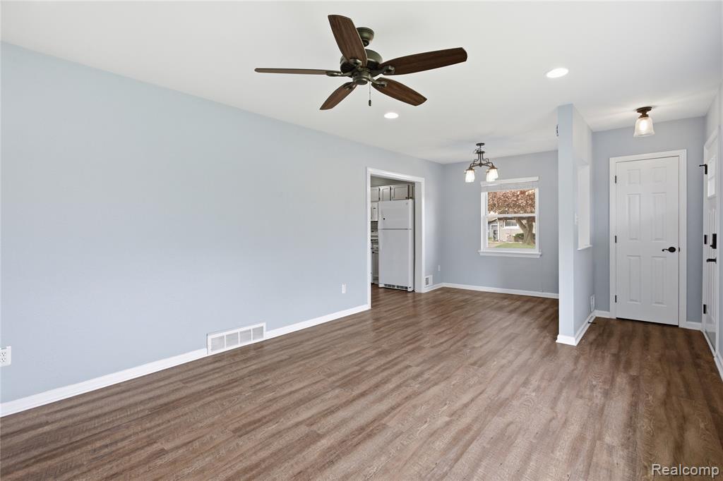 1271 E Barrett Avenue, Madison Heights, MI 48071 — Photo 4