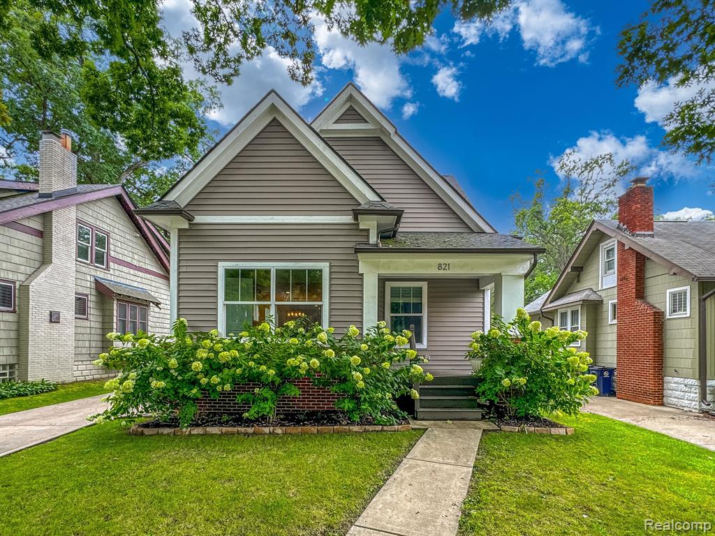 821 MAXWELL Avenue, Royal Oak, MI 48067 — Photo 2