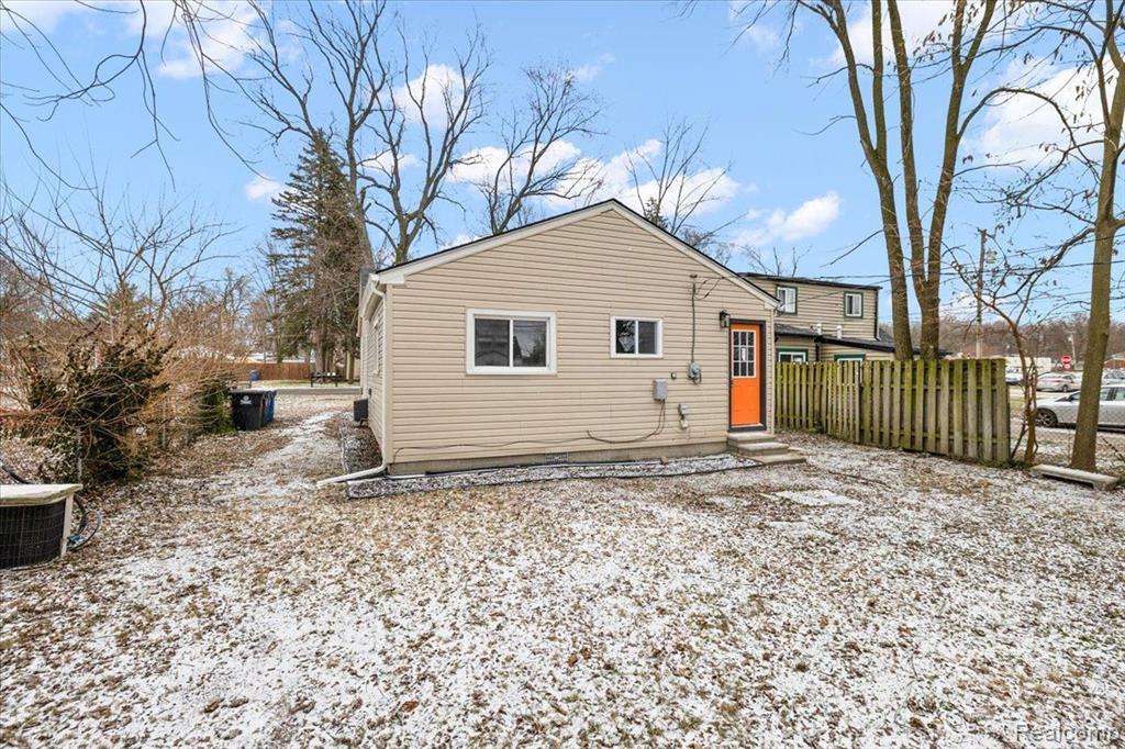 5645 N WALTON Street, Westland, MI — Photo 3
