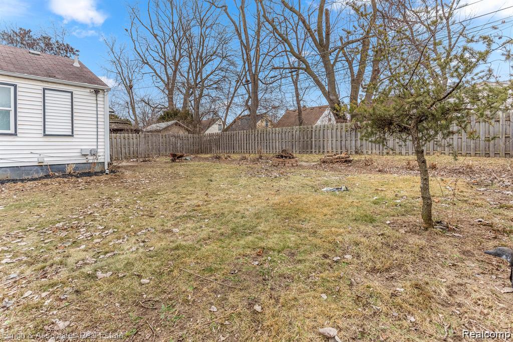 7512 Hazelton, Dearborn Heights, MI 48127 — Photo 13