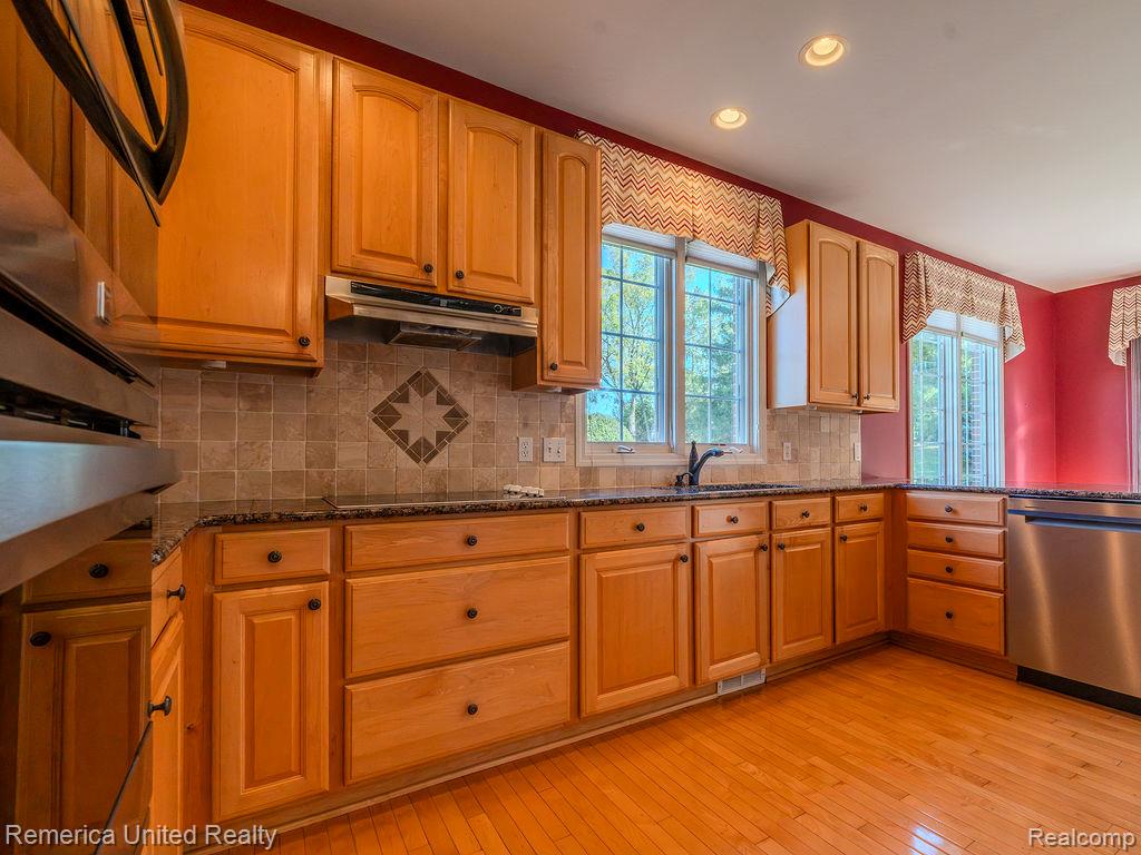 7429 Pine Vista Drive, Brighton, MI 48116 — Photo 11