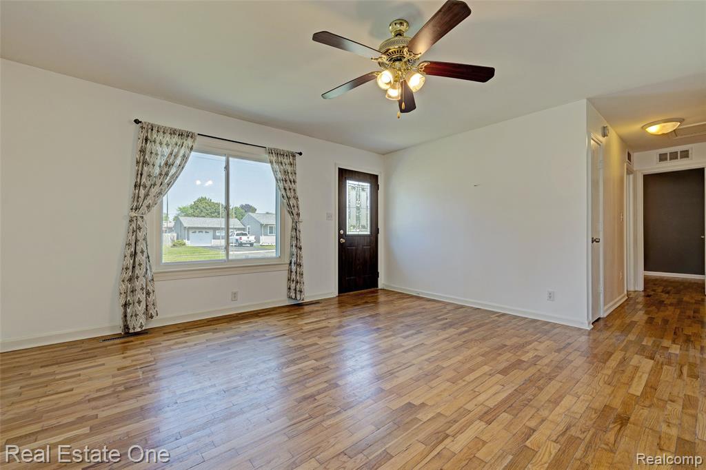 705 Richard Street, Holly, MI 48442 — Photo 6